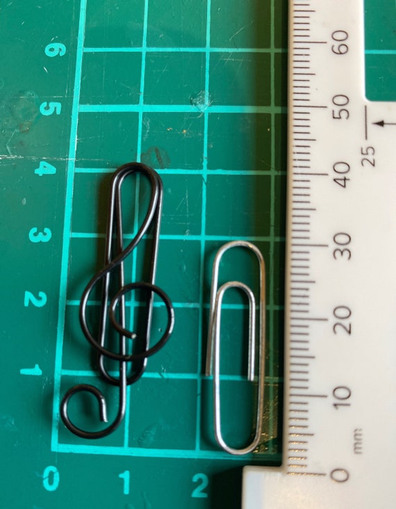 Set of 10 quality music musical treble clef coloured metal paper clips for stationary, cards, pictures, scrapbooking, art projects. - Image 10