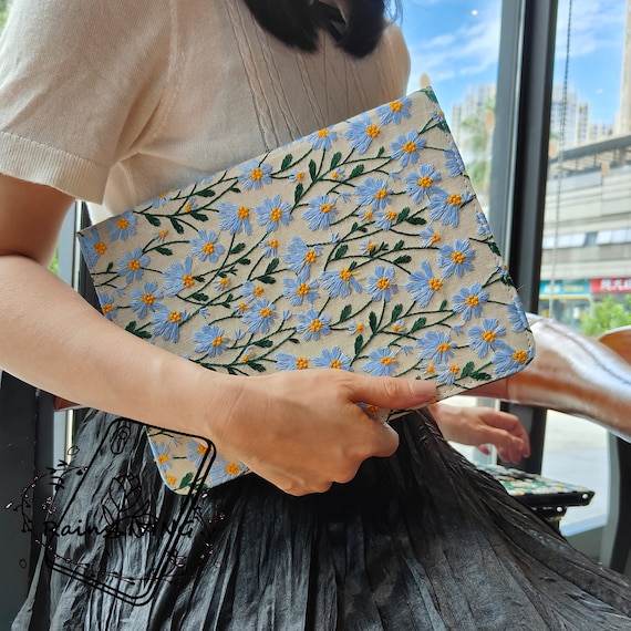 4 Style different daisy embroidered fabric ipad case with sleep wake up for iPad Air Pro 11''13"  2025 Mini 7 2024,iPad 11th 2025 11in case - Image 5