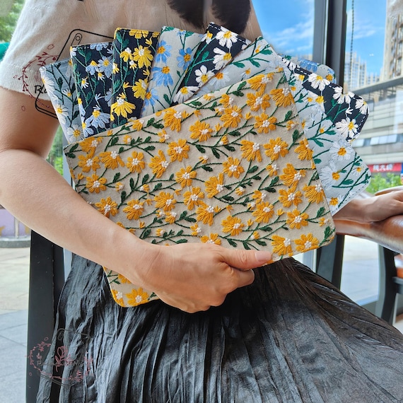 4 Style different daisy embroidered fabric ipad case with sleep wake up for iPad Air Pro 11''13"  2025 Mini 7 2024,iPad 11th 2025 11in case - Image 8