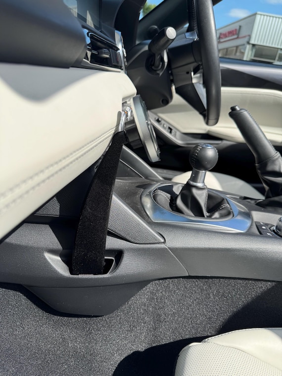 MX-5 ND/124 Spider MagSafe Wireless Phone Mount: Cupholder Charger - Image 7