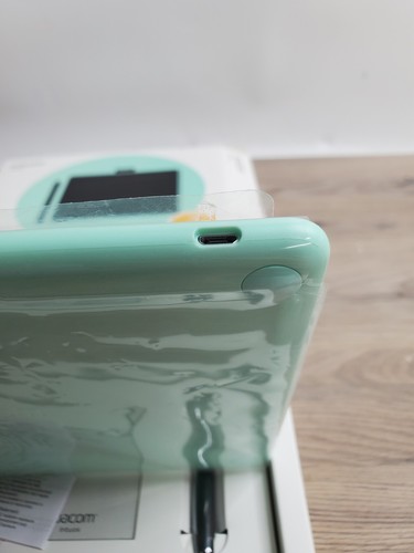 Wacom Intuos Small Bluetooth Graphics Drawing Tablet - Image 2