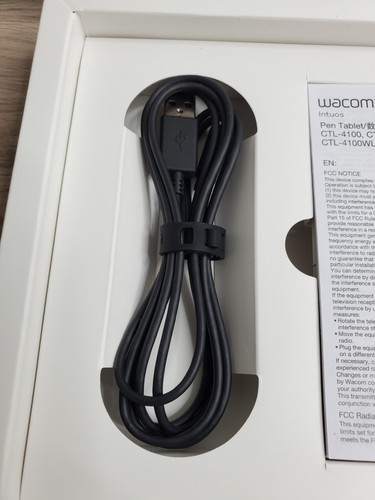 Wacom Intuos Small Bluetooth Graphics Drawing Tablet - Image 9