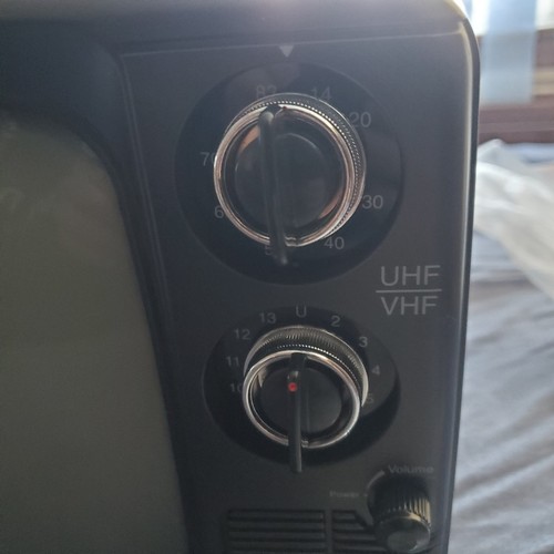 Gpx 12 Inch Portable Black And White Tube TV Brand New In BOX Yorx Electronics - Image 8