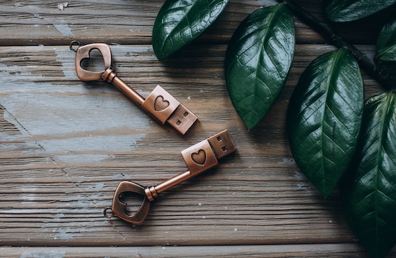 USB 3.0 in the heart, USB driver, metal heart-shaped skeleton key usb pendant necklace Key to my heart gift usb 3.0 - Image 3