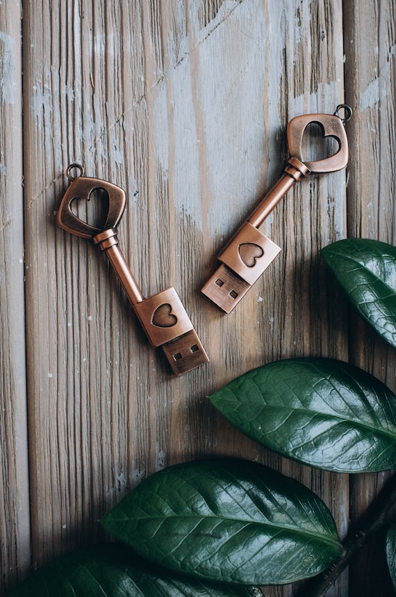 USB 3.0 in the heart, USB driver, metal heart-shaped skeleton key usb pendant necklace Key to my heart gift usb 3.0 - Image 2