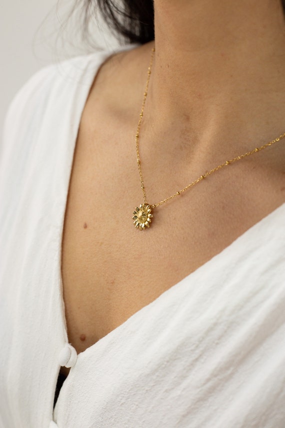 18k Gold Sunflower Necklace, Sunflower jewelry, sunflower Pendant, gold handmade necklace, daisy necklace, gift for her - Image 2