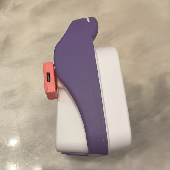 USB-C Charger for Kangaroo Omni Feeding Pump - Image 2