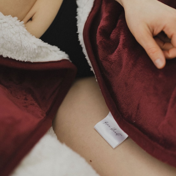 Free Bleed® Waterproof Intimacy Blanket (LARGE SIZE) - Crimson Red - Image 2