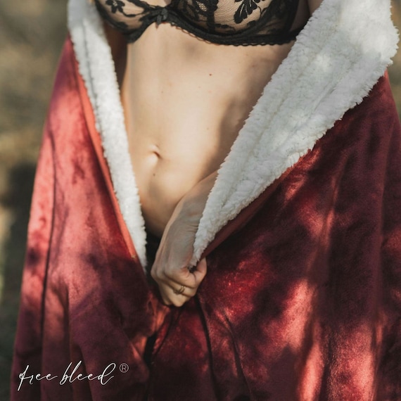 Free Bleed® Waterproof Intimacy Blanket (LARGE SIZE) - Crimson Red - Image 3